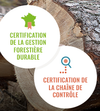 Bûche en arrière plan avec 2 sphères blanche au premier plan contenant 2 textes différents, "Certification de la gestion forestière durable" et "certification de la chaîne de contrôle"""